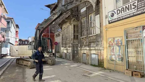 Edirne'de Kabloları Kurtarmak İsterken Tehlikeye Girdi