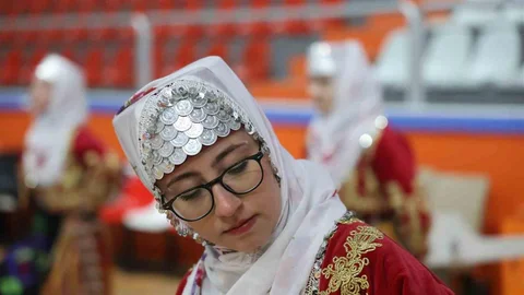 Kırşehir'de Halk Oyunları Heyecanı