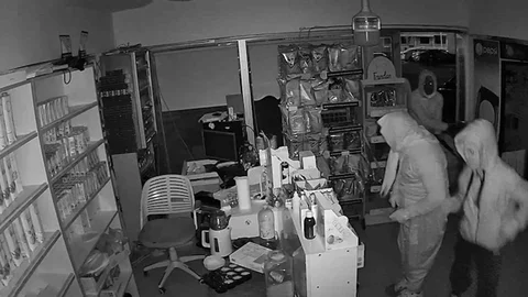 Sivas'ta Hırsızlar Kadın Kılığına Girdi