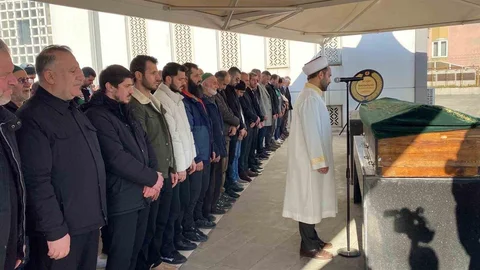 Kocaeli’de Futbolcu Mesut Özdemir’in Babası Uğurlandı