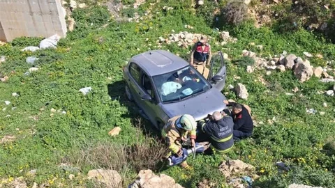 Defne'de Uçurumdan Düşen Araç Sürücüsü Yaralandı