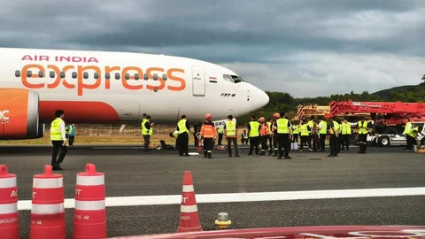 Tayland'da Uçak Sert İniş Yaptı