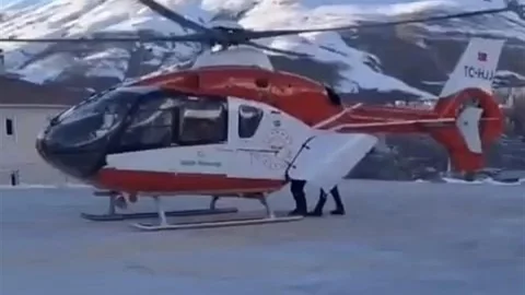 Bahçesaray'da Minik Hasta Helikopterle Sevk Edildi