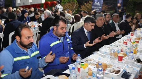 Akdeniz Kaymakamı ve Belediye Başkan V. Şener, İftar Programında Kaymakamlık ve Belediye Personeliyle Bir Araya Geldi