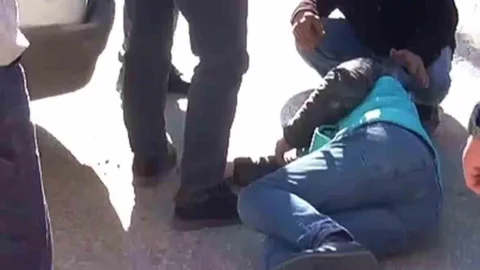 Mersin'de Otomobil ve Motosiklet Çarpıştı