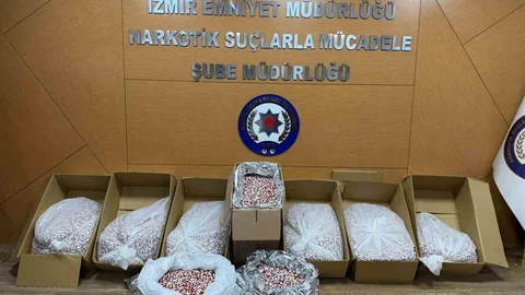 İzmir'de Uyuşturucu Hap Yakalandı