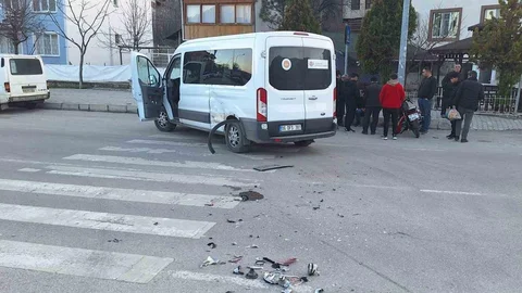 Çorum'da Motosiklet-Minibüs Çarpışması