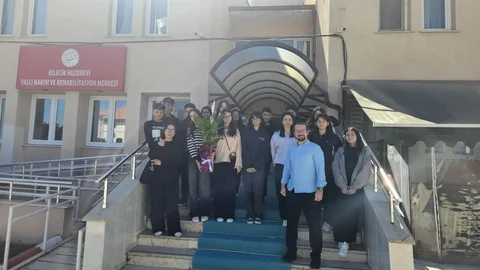 Söğüt'te Öğrenciler Huzurevi Ziyareti