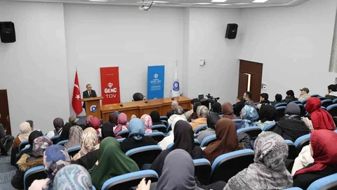 Kayseri'de Rektör Altun Kitap Tahlili Yaptı