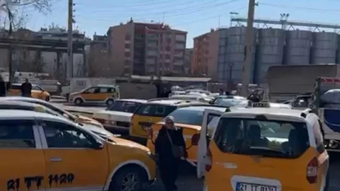 Diyarbakır'da Taksiciler Zam İçin Kuyrukta