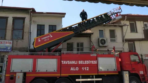 Tavşanlı'da Çatı Yangını Paniğe Neden Oldu