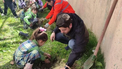 Çavdarhisar'da Minik Fidanlar Toprakla Buluştu