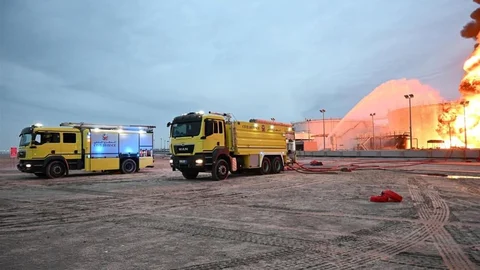 İran Bahreyn'de Yakıt Tanklarını Vurdu