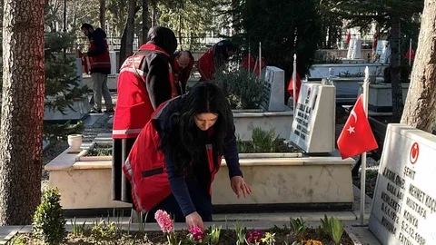 Konya'da Şehitliklerde Temizlik Başlatıldı