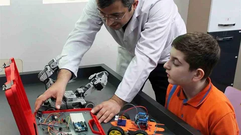 İstanbul'da İhlas Koleji'nden Çifte Başarı