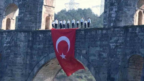 Sultangazi'de İstiklal Ruhu Gençlerle Yaşatıldı