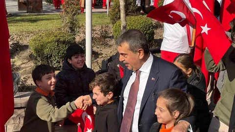 Bakan Tekin: "Bağımsızlığımız ve Bayrağımız Sürecektir"