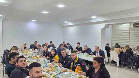 Sağlıkçılar Manisa'da İftar Programında Buluştu