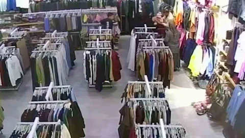 Soğukkanlı Esnaf Bebeği Kurtardı