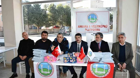 Vezirköprü'de Öğrencilere Bayramlık Yardım Yapıldı