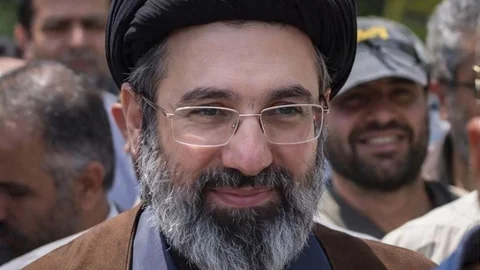 İran Dini Lideri Hamaney'den ABD Üslerine Uyarı