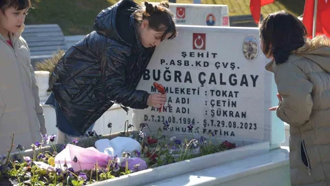 Çorum'da Şehitlikte Temizlik Çalışması Yapıldı