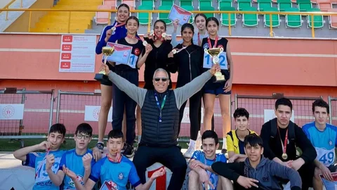 M. İstemihan Talay Ortaokulu Puanlı Atletizmde Çifte İl Şampiyonluğu Yaşadı