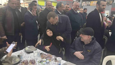 Ezine’de İftar Sofrası Büyüklüğü