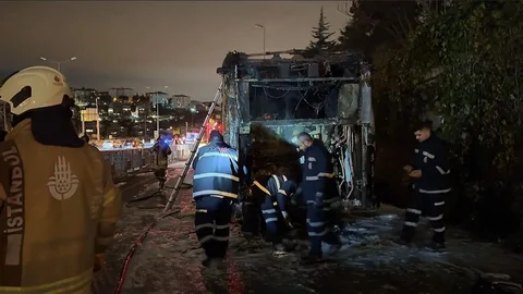 İstanbul'da Metrobüs Yangını