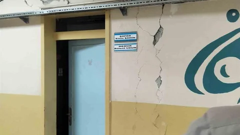 Tokat'ta Deprem Okulda Hasar Oluşturdu