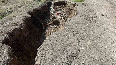 Çameli Belediyesi Yol Bakım Çalışmalarına Devam Ediyor