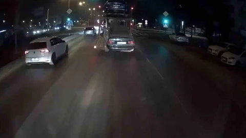 Bolu'da Çekici Otomobili Düşürdü