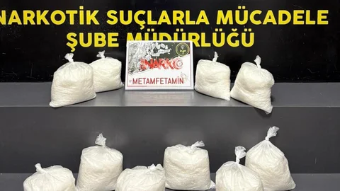 İzmir'de Kargo Gönderisinde Uyuşturucu Ele Geçirildi