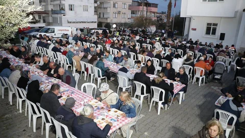 Edremit'te İftar Sofraları Kuruldu
