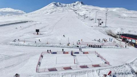 Erciyes'te Kar Voleybolu Turnuvası Başlıyor