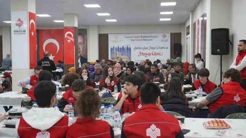 Gaziantep'te Öğrenciler İftar Sofrasında Buluştu