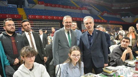 İzmir'de Üniversite Öğrencileri Buluştu