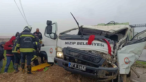 Nizip'te Belediye Aracının Kazası