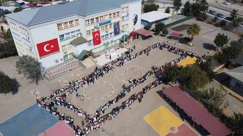 Adana'da Öğrenciler Bayramlaştı