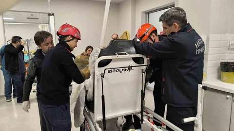 Hatay'da Ameliyat için İtfaiye Ekipleri Girdi