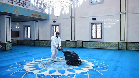 Kestel'de Camiler Bayram İçin Hazırlanıyor
