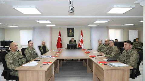 Kara Kuvvetleri Komutanı Van'da İncelemelerde Bulundu