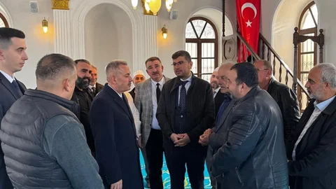 İzmir'deki Tarihi Camii Yeniden İbadete Açıldı