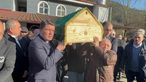 Eski Bakan Tunç Acı Kaybı Yaşadı