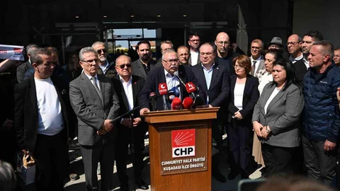 Kuşadası'nda Başkan Günel'e Destek Gösterisi