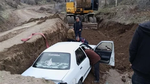 Elazığ'da Çukurda Araç Kurtarıldı