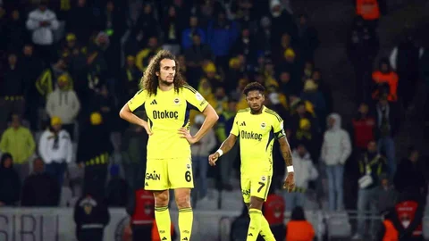 Fenerbahçe 4 Haftada 7 Puan Kaybetti