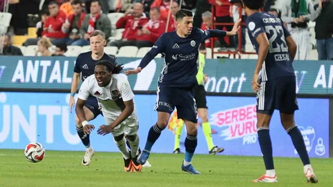 Antalya'da Futbol Maçı Sonucu 1-4