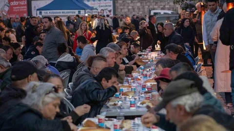 Kuşadası’nda Başkan Günel’e Destek Gösterisi
