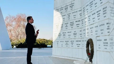 Devlet Büyükleri Anıt Mezarlığı'nda Anma Töreni